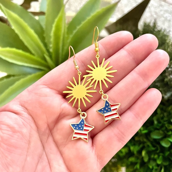 American Flag Starburst Dangle Earrings - Picture 4 of 4